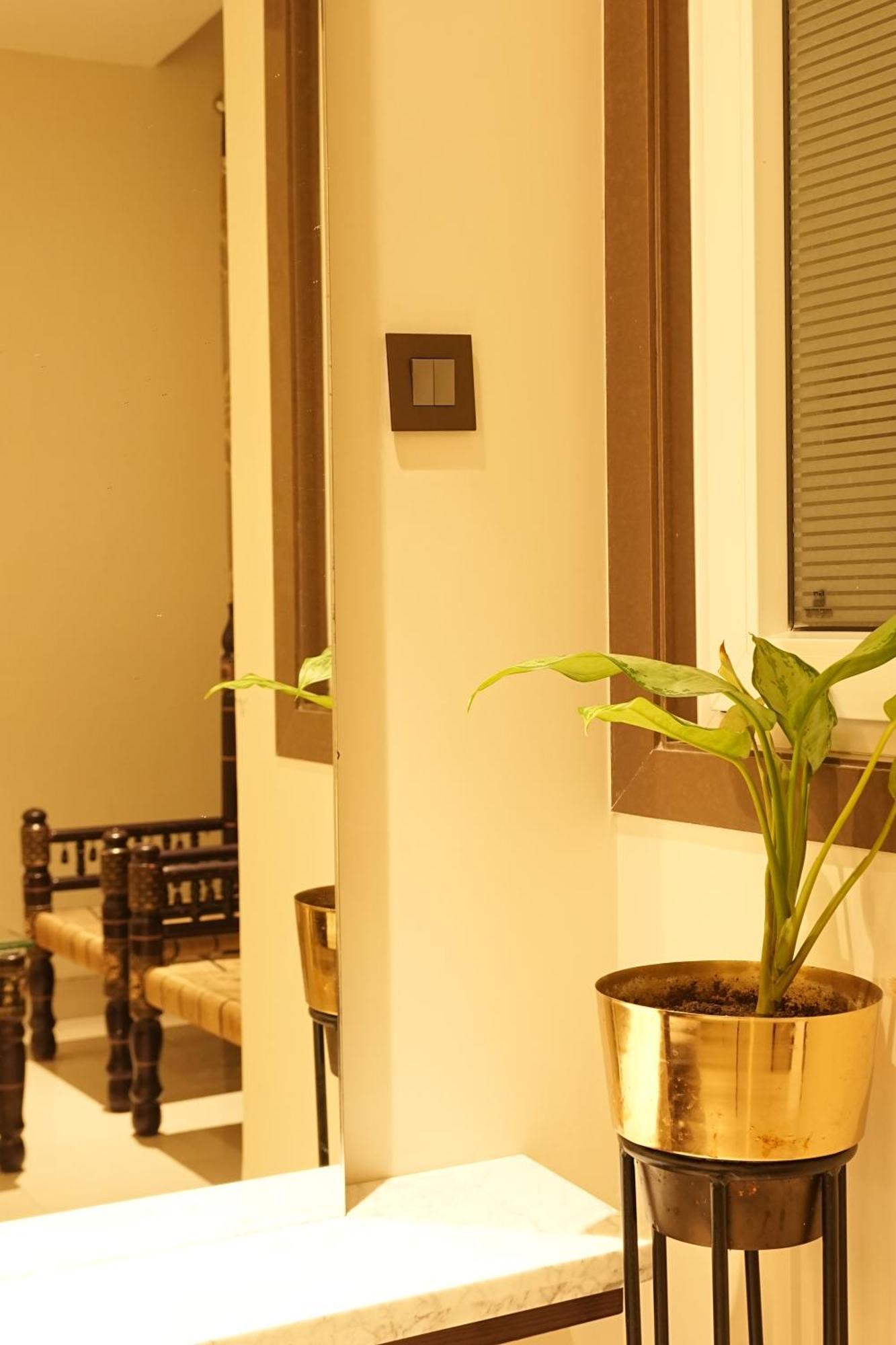 Empire Suites, New Delhi Exterior photo