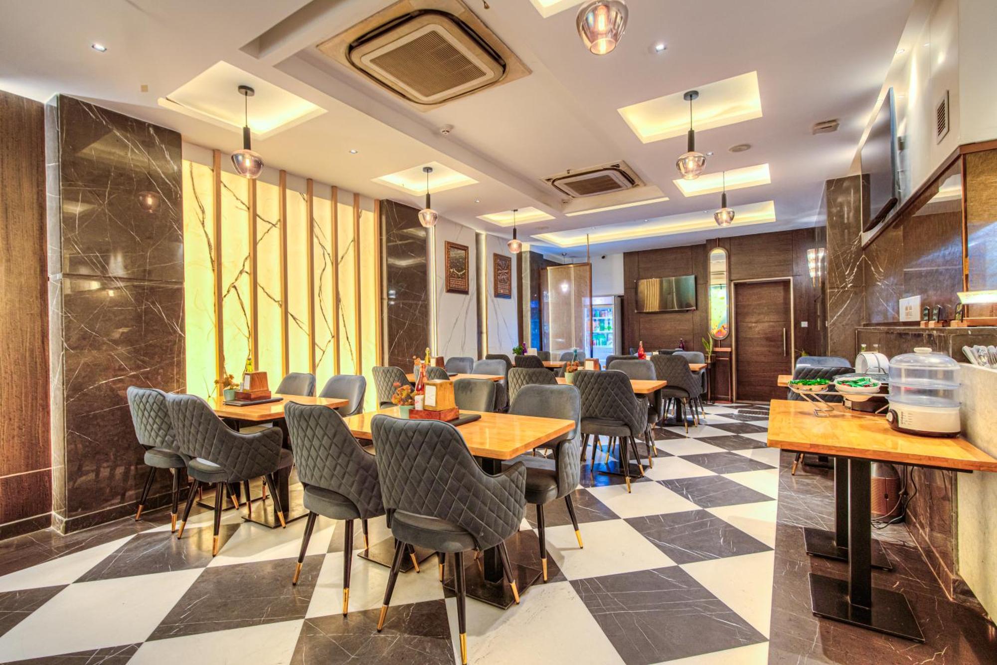 Empire Suites, New Delhi Exterior photo