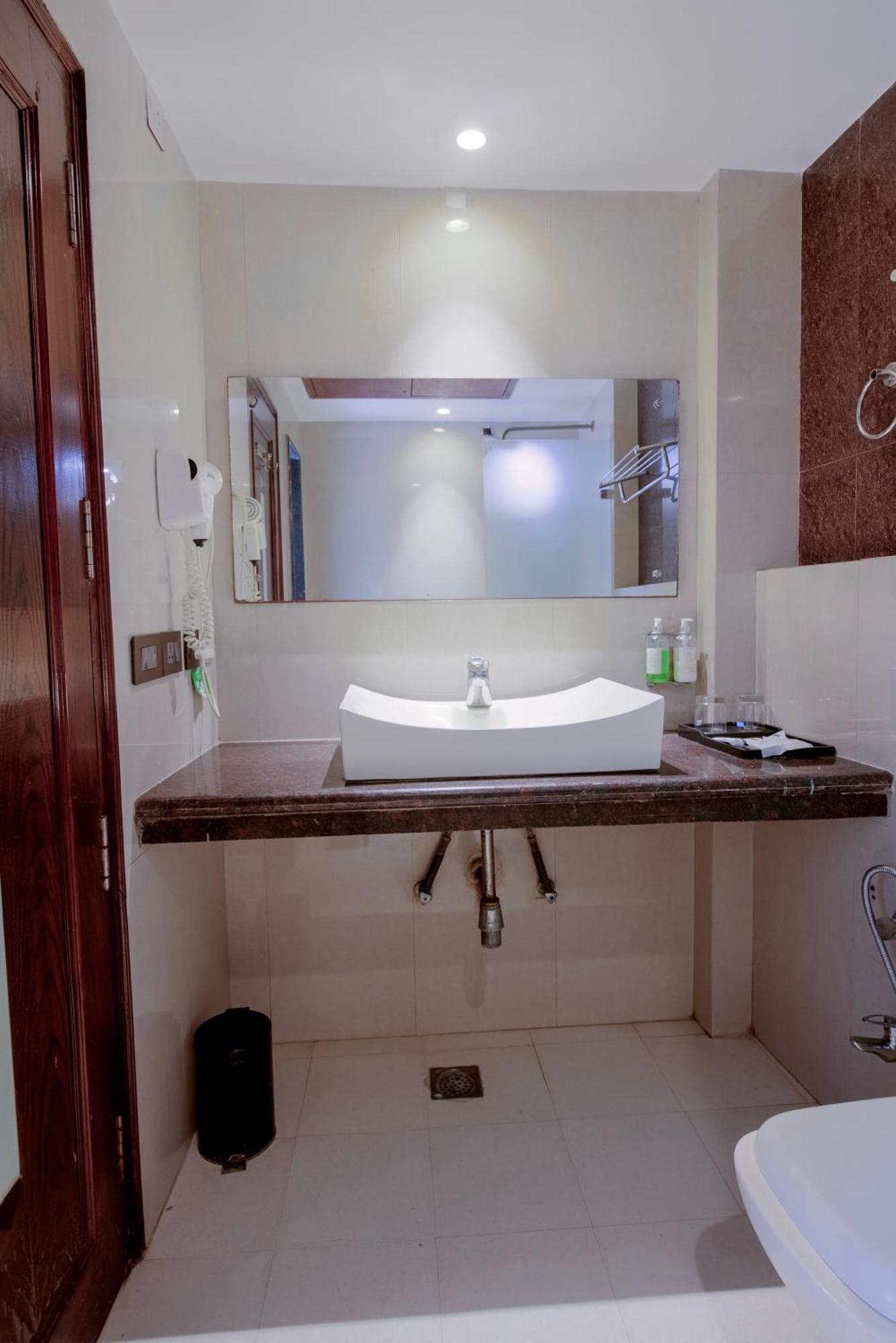 Empire Suites, New Delhi Exterior photo