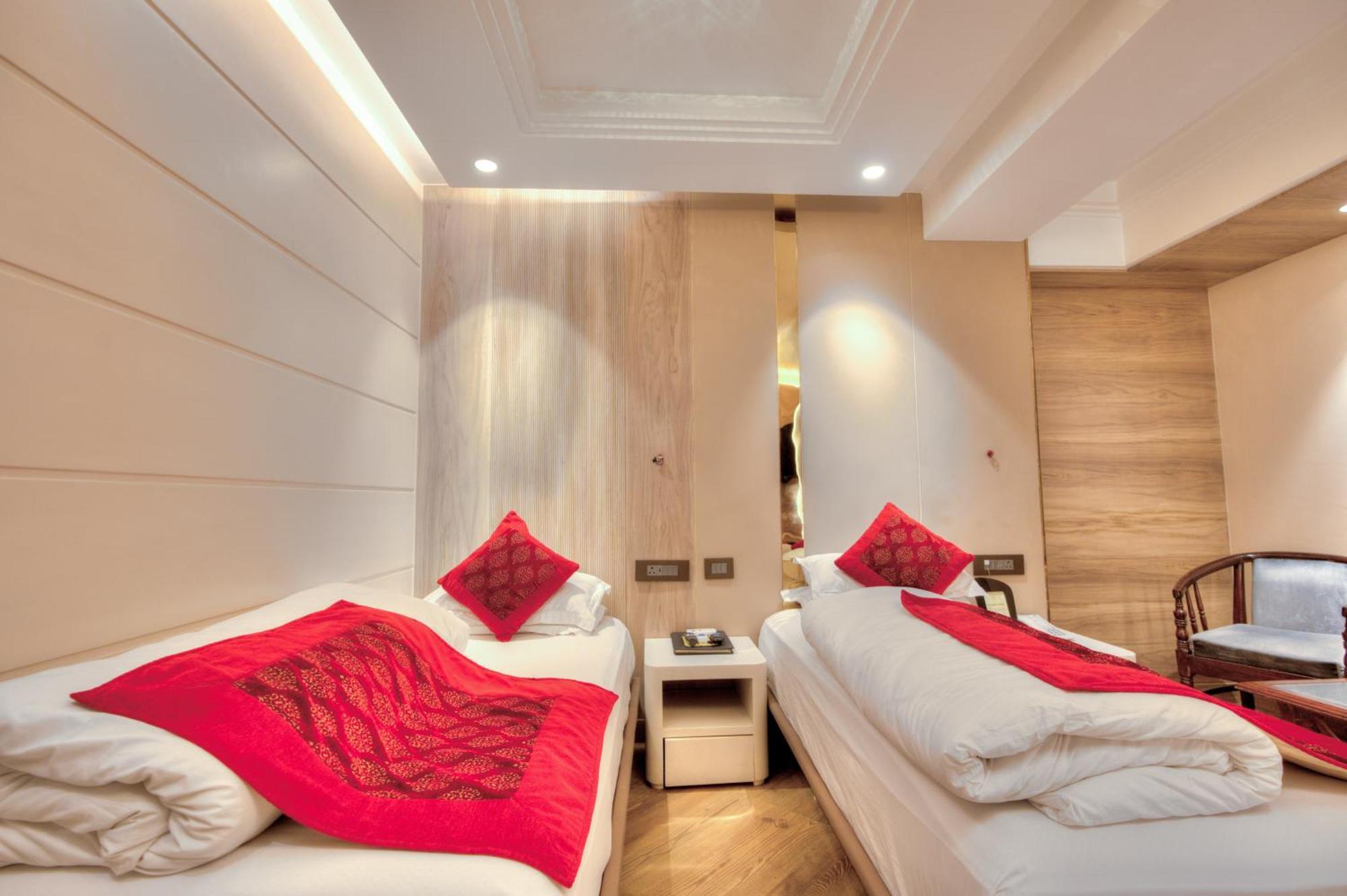 Empire Suites, New Delhi Exterior photo